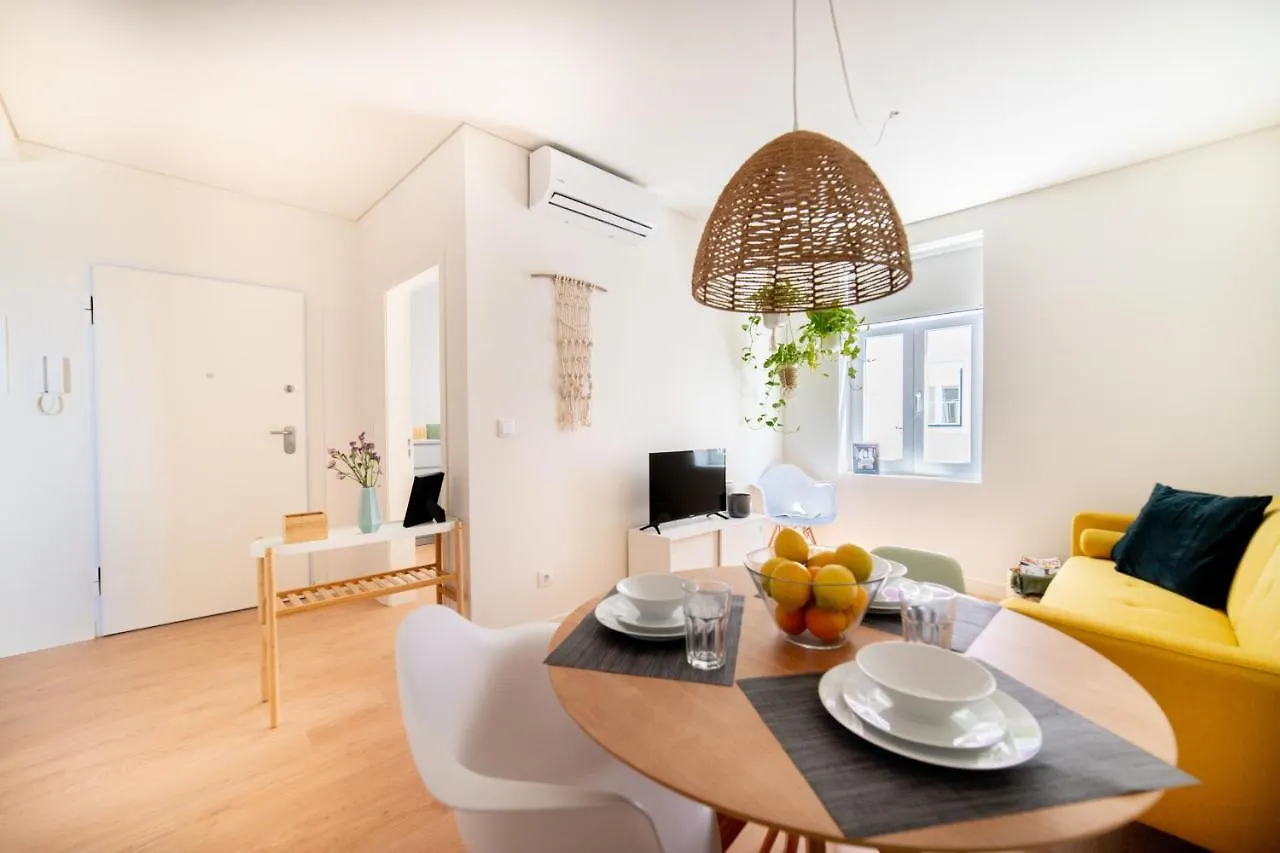 Monsanto Hill House - No. 565 R/C E Apartment Lisbon